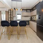 Beautiful Apartment In Split With Wifi דירה *