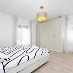 Beautiful Apartment In Split With Wifi דירה