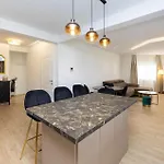 Beautiful Apartment In Split With Wifi דירה *