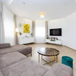 דירה Beautiful Apartment In Split With Wifi ספליט