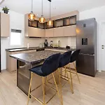 Beautiful Apartment In Split With Wifi *