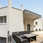 Beautiful Apartment In Split With Wifi ספליט