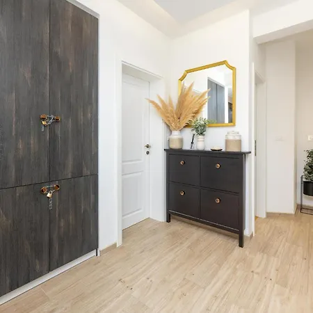 Awesome In With Wifi 아파트