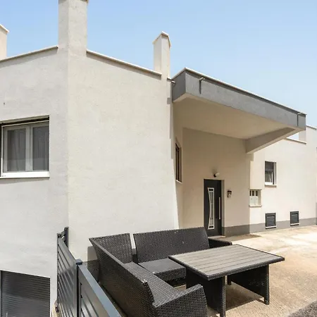 Awesome In With Wifi 스플리트